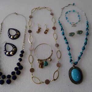 Fashion jewelry 8 pieces lot necklaces, bracelets, earrings.